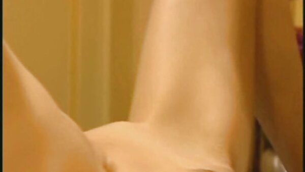 مدی اوریلی، دختر گرم فیلم زنان چاق سکسی مزاج، با دوربین عکاسی به شدت مورد لعنت قرار می گیرد